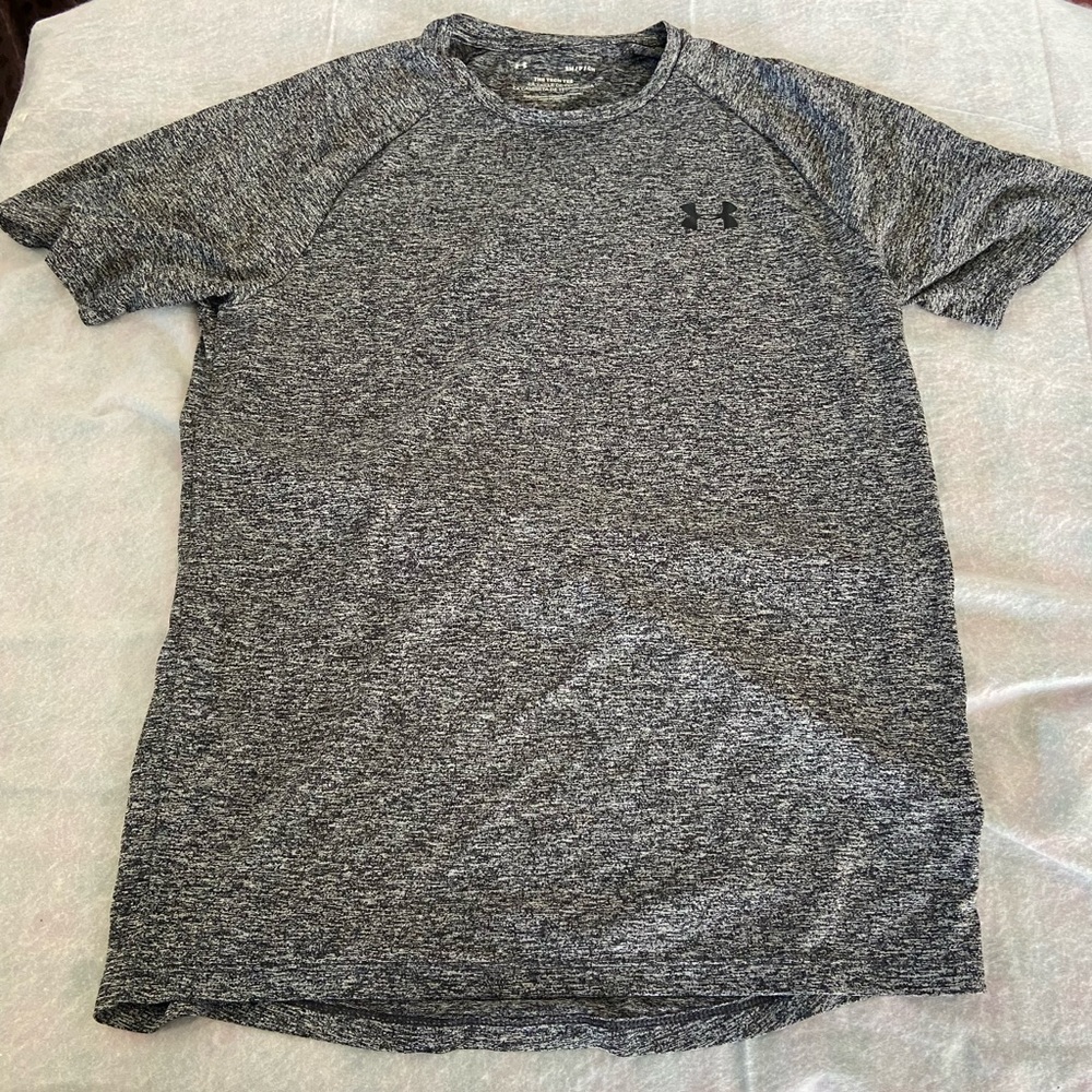 Under armor boys tee shirt